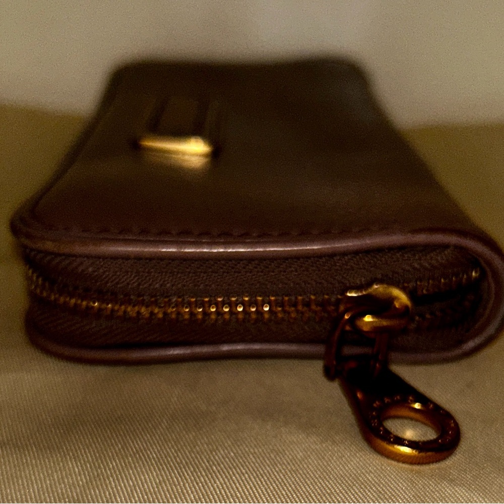 Clean Vintage Marc by Marc Jacobs Q
Slim Zip Around Wallet - Picture 5 of 10